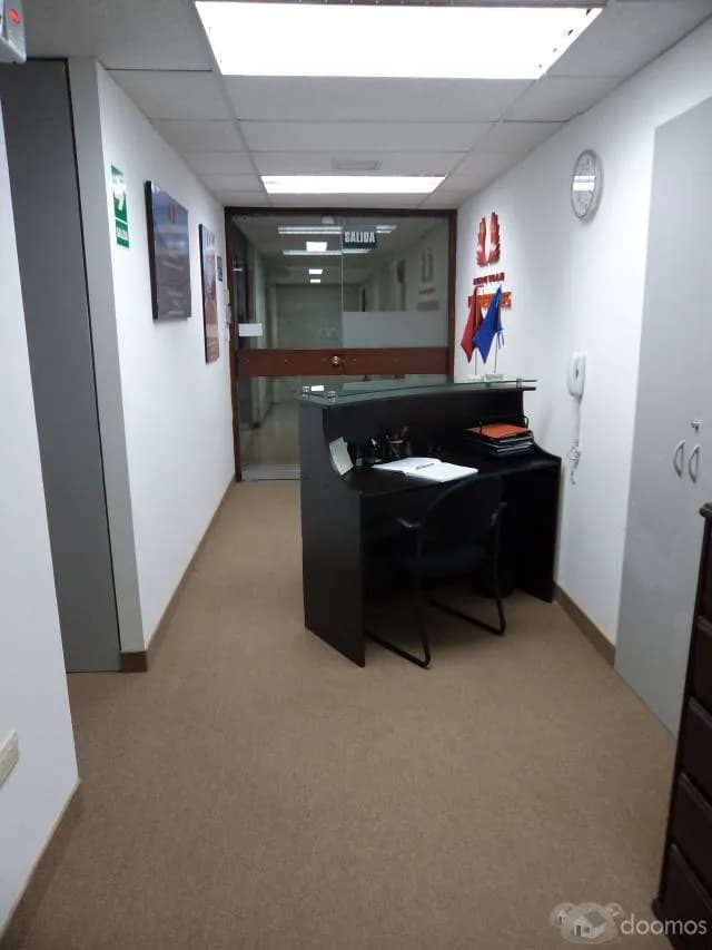 ALQUILER DE OFICINA EN CENTRO EMPRESARIAL - LISTA PARA FUNCIONAMIENTO - 1