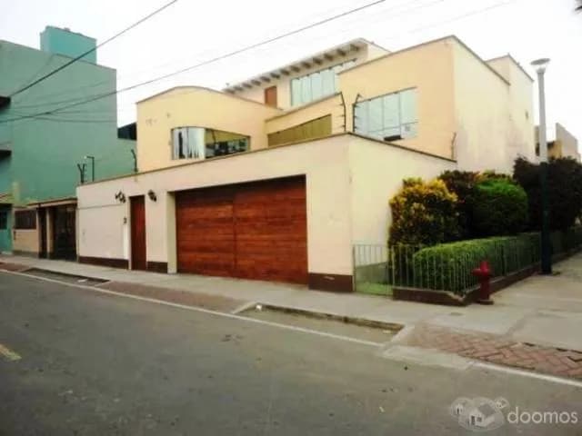 Alquilo casa en Surco frente a parque seguridad 24 horas - 1