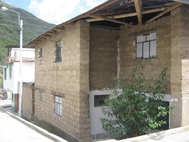 Vendo Casa como Terreno a 01 cuadra del Gob. Reginal de Apurimac - 1