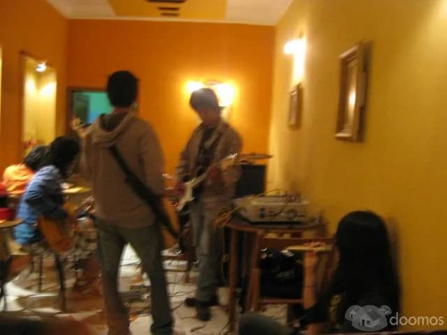 ALQUILO CASA AMPLIA A EMPRESA O INSTITUCION BUENA UBICACION - 1