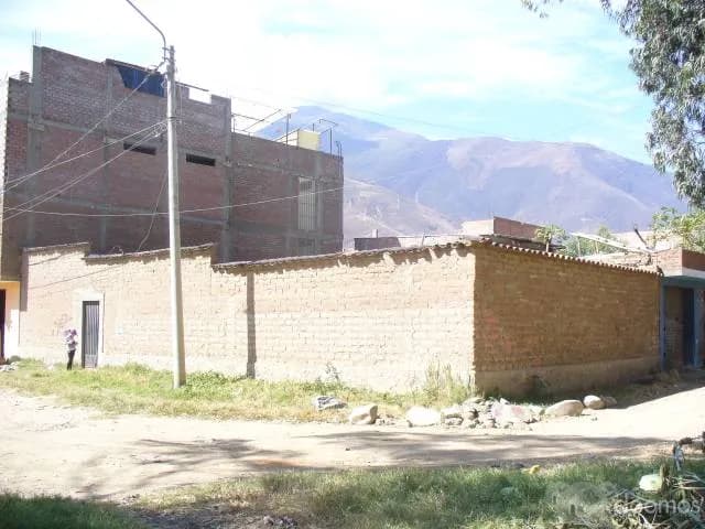TERRENO TOTALMENTE URBANIZADO EN HUAYOPAMPA CON PISTAS Y VEREDAS - 1