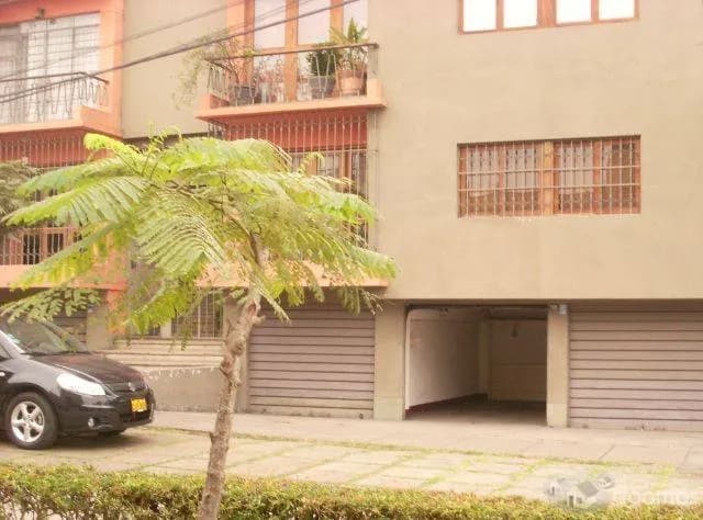 ALQUILER GARAJE COCHERA ESTACIONAMIENO EN SAN ISIDRO - CERCA CENTRO EMPRESARIAL Y FINANCIERO - 1