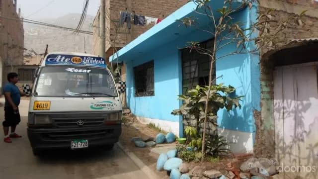SE VENDE CASA  EN HUAYCAN 90m2!!!!!!!!!!! TIENE DOS FRENTES - 1