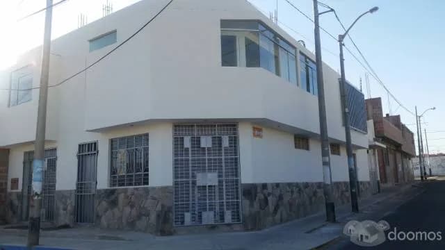 CASA / comercio en esquina - 1