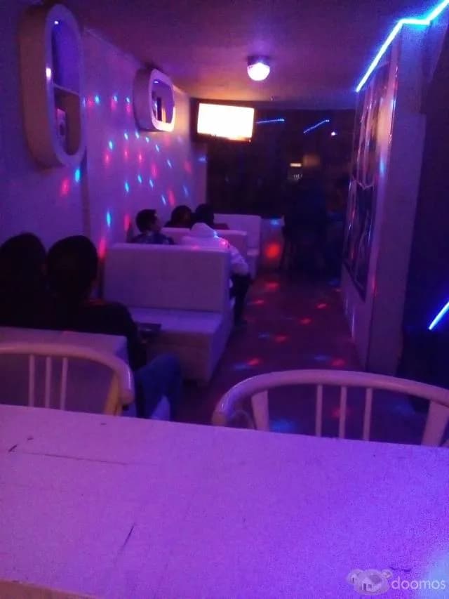 Traspaso Cafe bar Karaoke con clientes funcionando. - 2