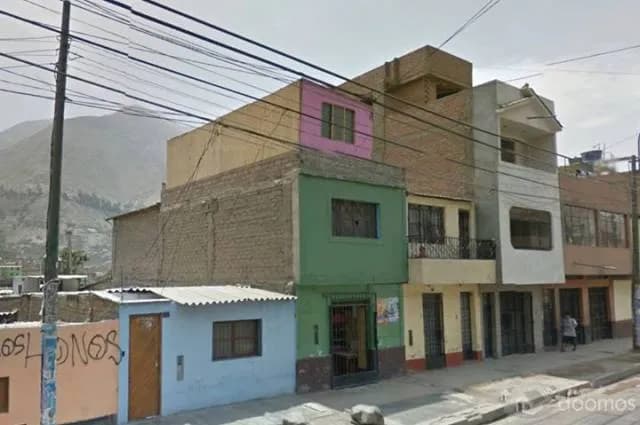 CASA DE 02 PISOS CON 172 M2 - 1