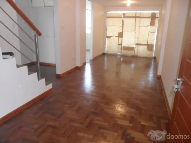 VENDO LINDO AMPLIO DUPLEX EN URB. VIRU POR LA LAVANDERIA FLASH. US$ 120,000 DE 147 MTRS - 1