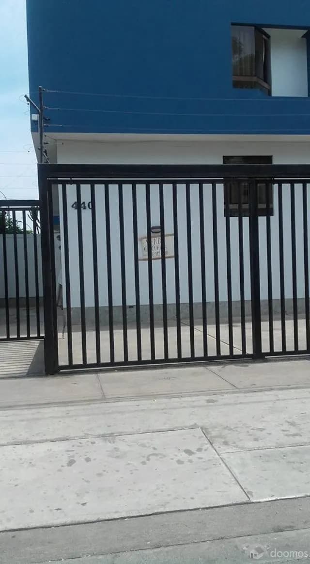 Estacionamiento independiente en Av. De Los patriotas en San Miguel - 1