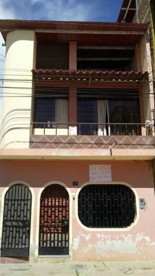 VENDO CASA - BUENA UBICACION - 1