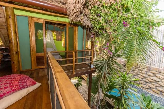 VENTA DE PROPIEDAD EN EXCELENTE ESTADO de approx. 600m2 ,  EN LA QUEBRADA CABO BLANCO DE MANCORA A 200 METROS DE LA PLAYA Y DE LA PANAMERICANA - 2