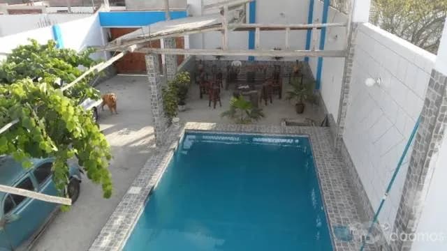ALQUILO AMPLIA CASA AMOBLADA Y EQUIPADA EN PLAYA PULPOS 2 PISOS, PISCINA, 300 M2, PARA 10 PERSONAS - 1