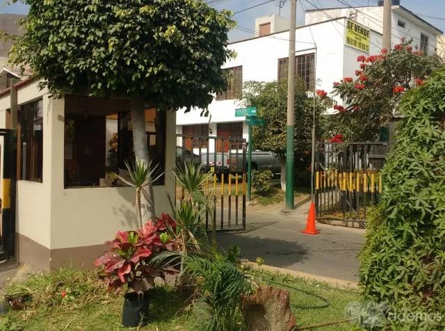 VENDO CASA ALAMOS IV - MONTERRICO- SURCO - 1
