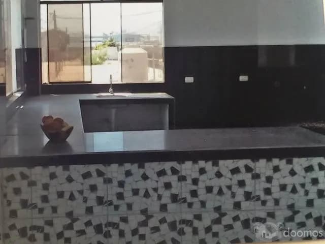 Inmueble con 2 departamentos en esquina - 1