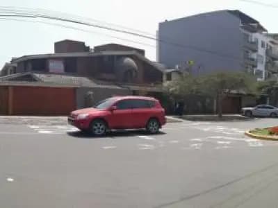 VENDO HERMOSA CASA EN AV. CASUARINA SURCO (LIMA - PERU) - 1