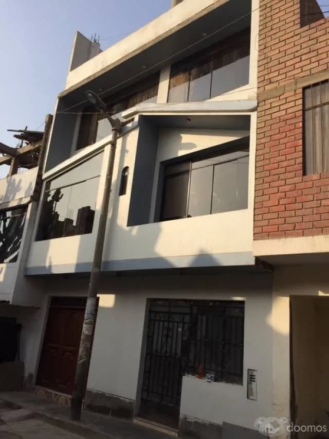 VENDO CASA DE 4 PISOS EN ZONA A HUAYCAN - 1