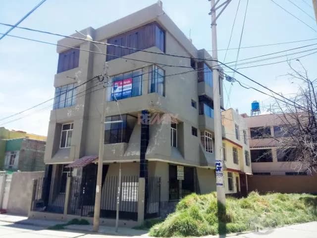 EN VENTA CASA DE 4 PISOS URB. CHANU CHANU I-ETAPA EN AV. PRINCIPAL - 1