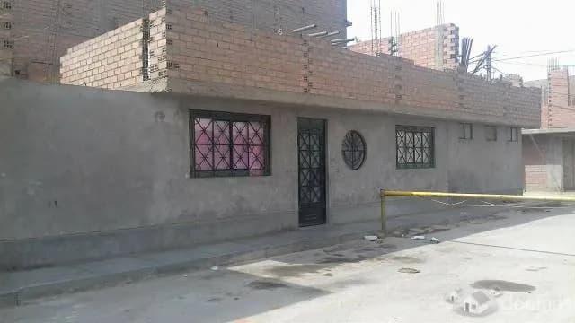 VENTA DE CASA CON COCHERA EN ESQUINA - 1