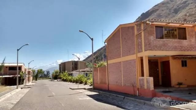 ALQUILO CASA AMOBLADA Y EQUIPADA EN URBANIZACION CERRADA- PARA EMPRESA O VIVIENDA - 1