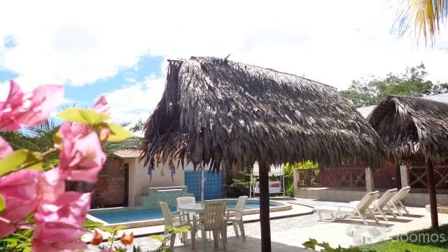 REMATO POR TRABAJO/VIAJE HERMOSA CASA 3 DORM CON AIRE Y PISCINA,ADEMAS 2 DEPARTAMENTOS DE 3 DORM $220,000 USD - 1