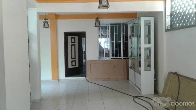 VENDO CASA EN TALARA BAJA EN AVENIDA H - 2