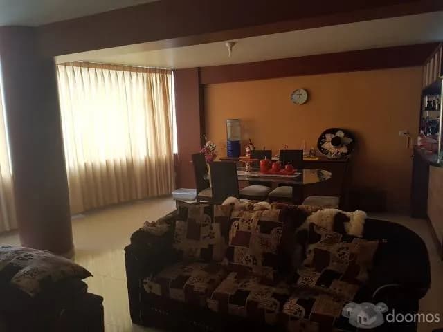 Vendo amplio departamento de 112 m2 con 3 habitaciones 2 baños cuarto de lavanderia, depósito y cochera de 16m2 a 97 000 dólares - 1