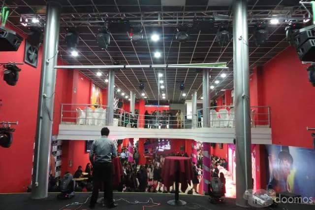 SE ALQUILA DISCOTECA - 2