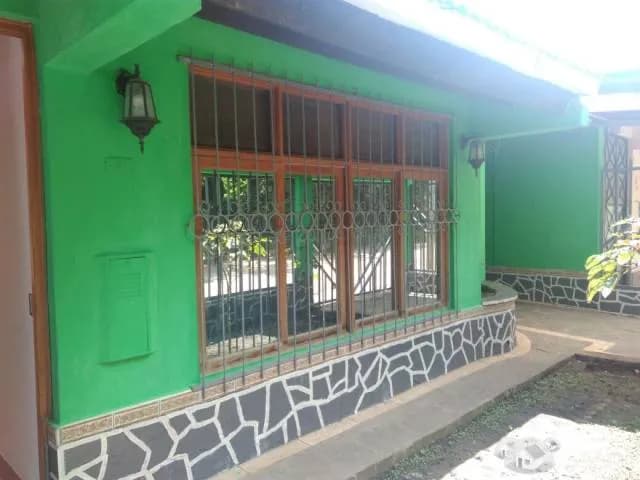 ALQUILO AMPLIA CASA EN TARAPOTO EXCELENTE UBICACIÓN - 2