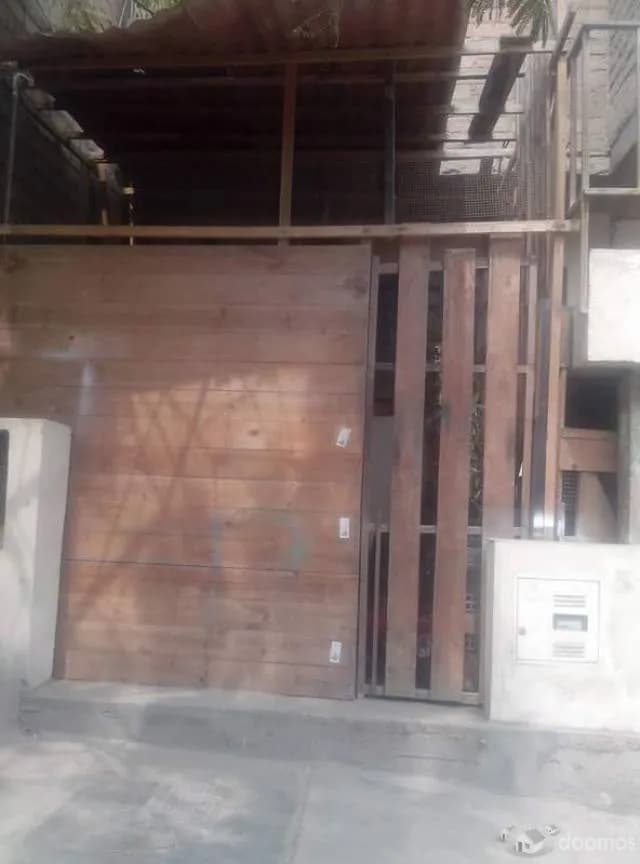 VENDO  CASA  UN PISO  EN VILLA  MARIA TRIUNFO   CERCA  A  MUNICIPIO - 1