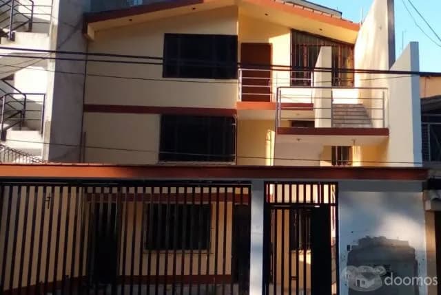 Linda - Casa ( dos pisos ) frente a parque, Incluye Cochera - 1