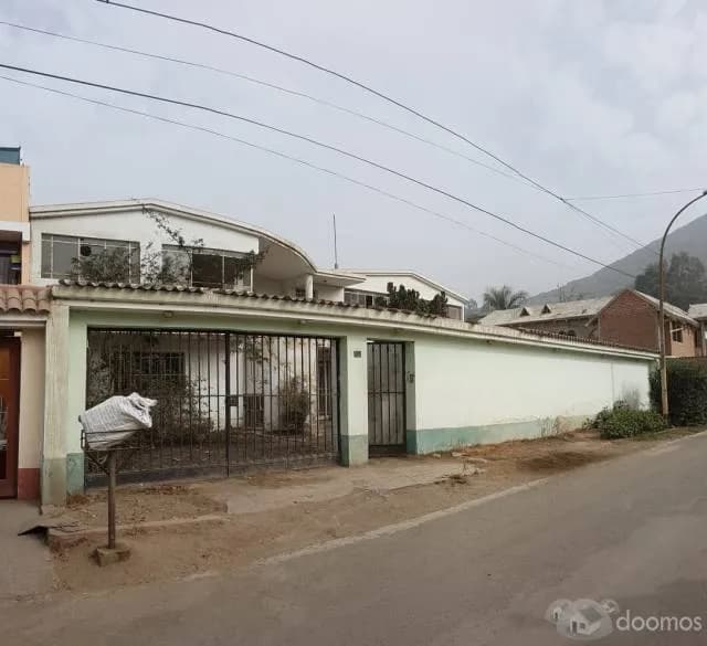 VENTA DE CASA COMO TERRENO EN CLUB RESIDENCIAL LOS GIRASOLES DE HUAMPANI - 1