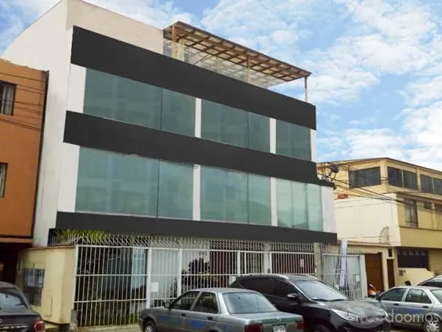 Vendo inmueble a media cuadra de la Av. Canevaro y Salaverry - 1