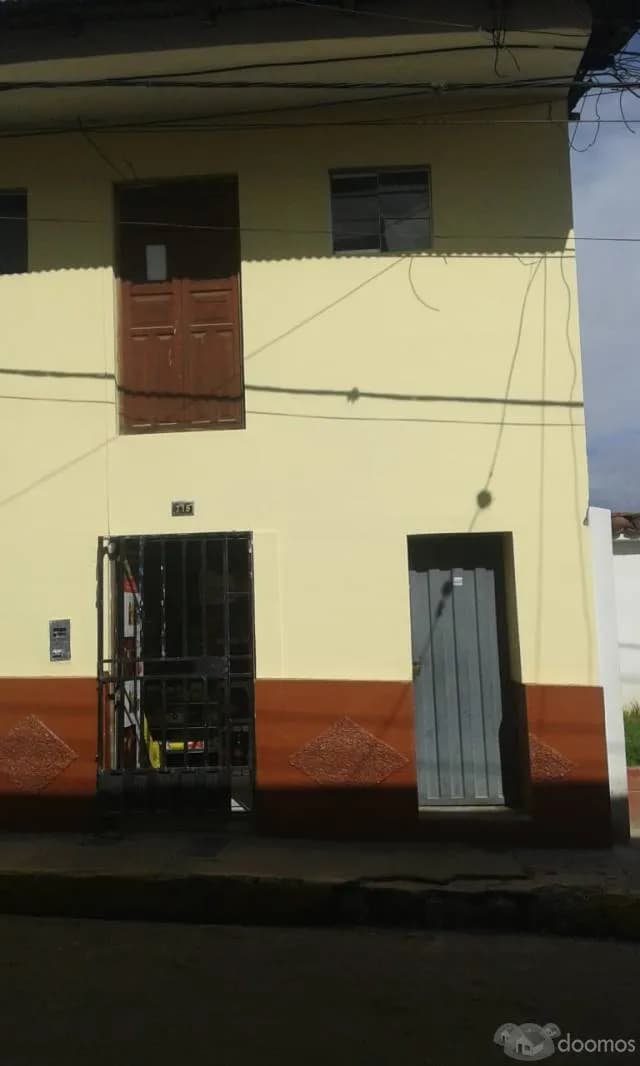 VENDO CASA EN EL CENTRO DE CAJAMARCA DE 100 M. - 1