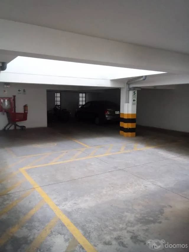 ALQUILO ESTACIONAMIENTO TECHADO - SURCO - 1