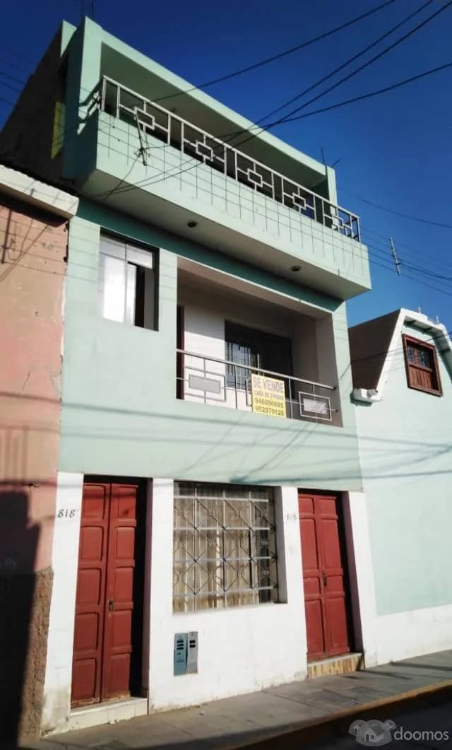 CASA DE 3 PISOS EN EL CENTRO DE MOQUEGUA - 1