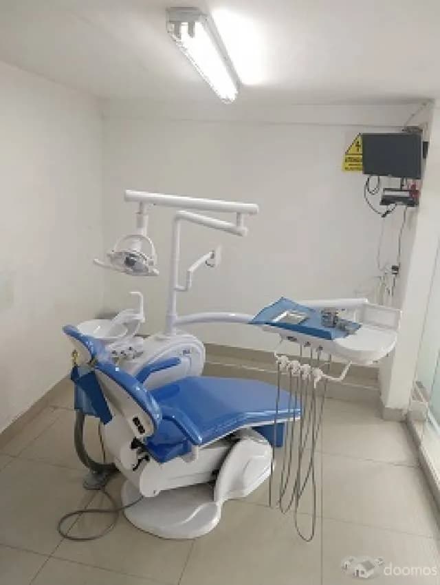 Alquiler de consultorio equipado de odontología (puerta calle) - 1