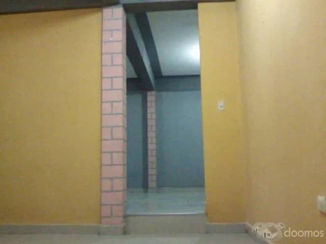 CASA EN LA MISMA ESQUINA PARA NEGOCIO , OFICINA , VIVIENDA - 1