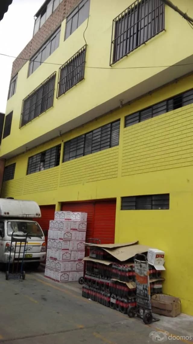 VENTA LOCAL COMERCIAL 96 m², FIORI ¡EXCELENTE UBICACIÓN! - 2