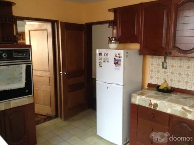 Vendo por ocasión casa de 05 dormitorios, 03 baños,cocina , lavandería, Car port, sala de estudio, piscina. - 1