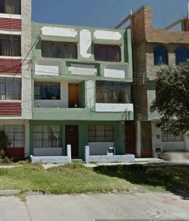Casa de 3 pisos - 1