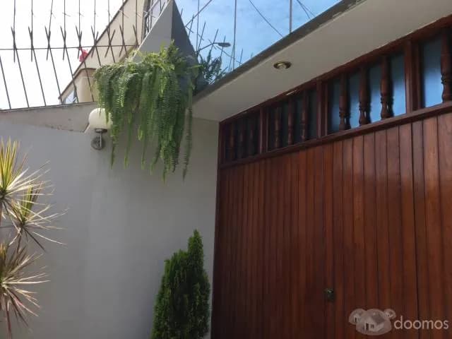 Alquilo Casa de 3 pisos para vivienda y/u oficinas - 1