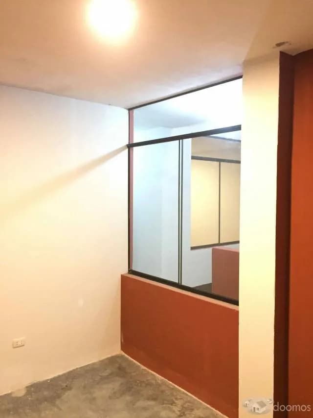 Casa de 2 pisos a 3 cuadras de la Av. Alisos. - 1