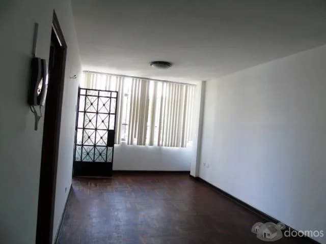 Vendo Oficina Administrativa o Departamento, Inmejorable Ubicación en AV. La Marina/AV. Sucre - Pueblo Libre - 1