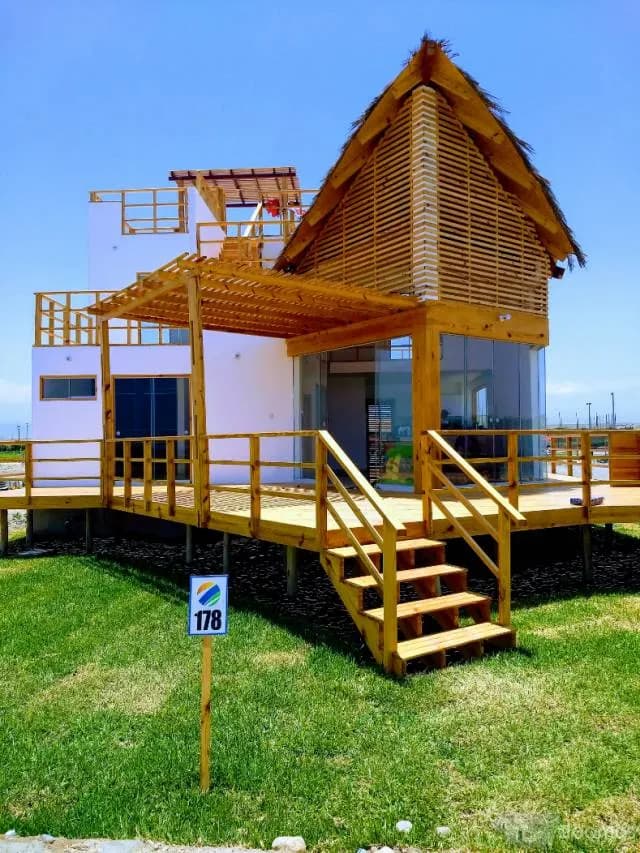 CASA DE PLAYA FRENTE AL MAR EN CONDOMINIO LUNARENA - 1