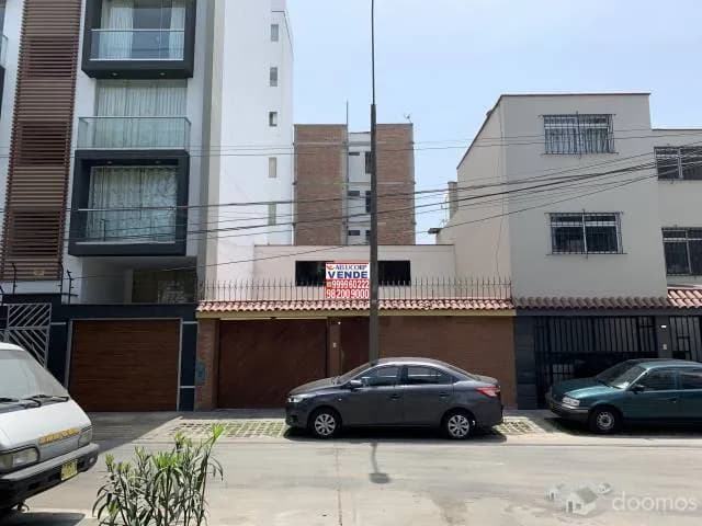 CASA FRENTE A PARQUE - 1