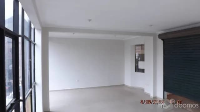 Alquiler de locales en centro comercial,con baño propio - 1