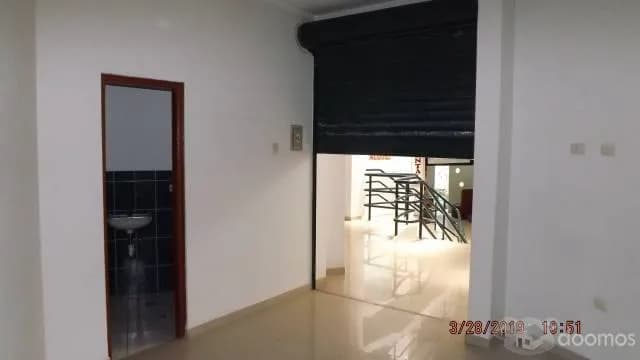 Alquiler de locales en centro comercial,con baño propio - 2