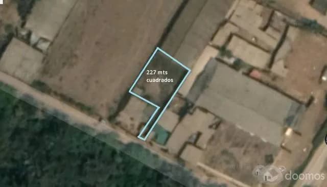 Se vende terreno en Puente Piedra de 227m2 ,casa prefabricado, lista para vivir. Muros de ladrillo al contorno. Cualquier consta llamar al numero 915356008. Preguntar por john - 1