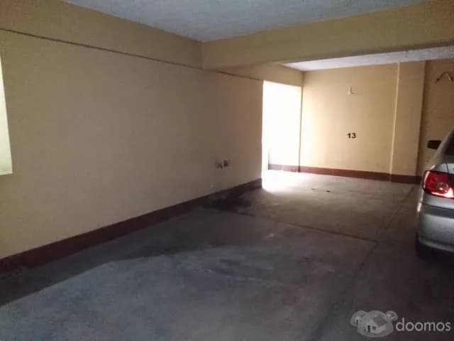 Alquilo estacionamiento en San Isidro - 2