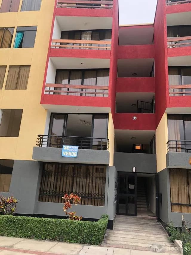 VENDO DEPARTAMENTO DENTRO DE CONDOMINIO - 2 PISO - FRENTE AL PARQUE CENTRAL - 1