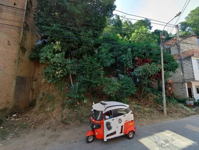 VENTA DE LOTE DE TERRENO EN BUENA UBICACIÓN COMERCIAL - 1